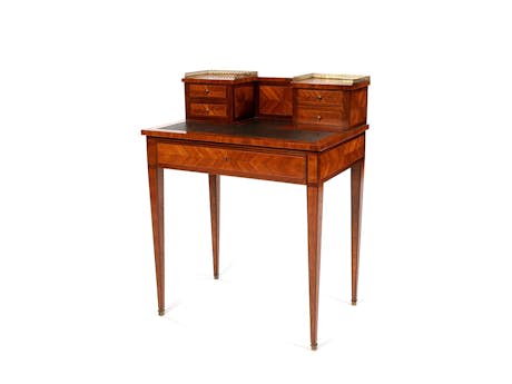 Kleiner Schreibtisch im Louis XVI-Stil